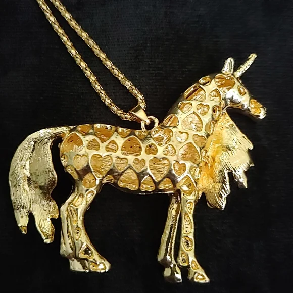 Beautiful Unicorn Necklace - Picture 3 of 6